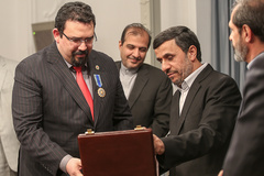 اعطای نشان عالی جمهوری اسلامی به سفیر ونزوئلا توسط رییس جمهوری 